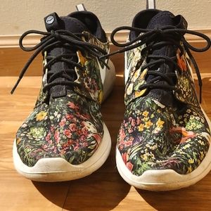 Nike floral barely worn